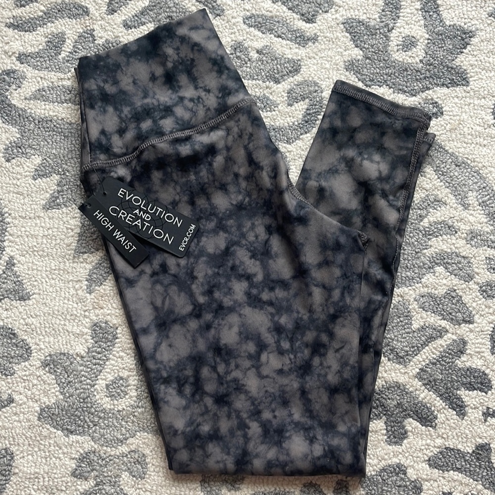 NWT•Evolution and Creation Leggings•women’s Sz M